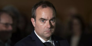 Sébastien Lecornu endetté et à découvert : la surprise en épluchant ses comptes !