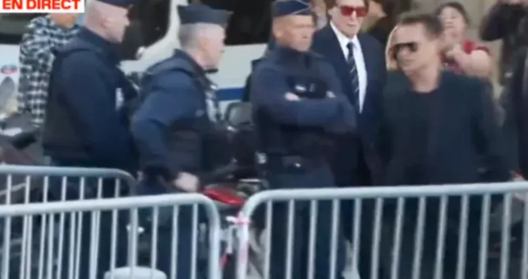 Sylvie Vartan : moment de panique aux bsèques de Nathalie Baye , elle frôle la chute