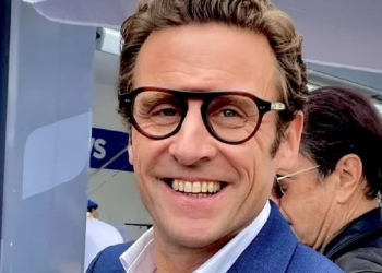 Que sait-on de Laurent Macron, frère cadet et quasi-sosie du président de la république?