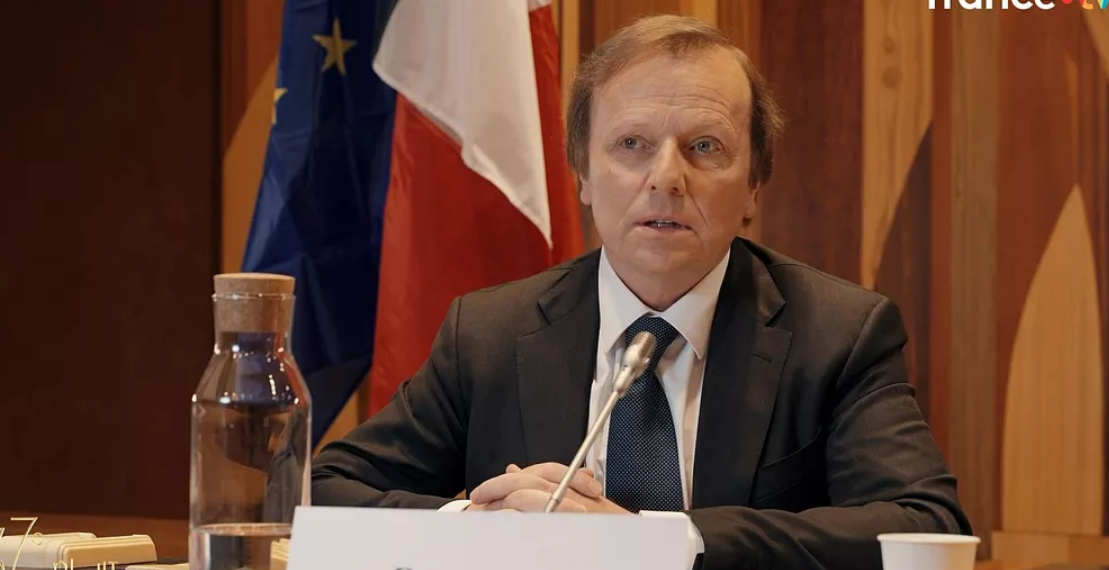 «Vous ne voulez pas que je vous dise la marque de mon slip?!» : Laurent Stocker singe Charles Alloncle aux Molières