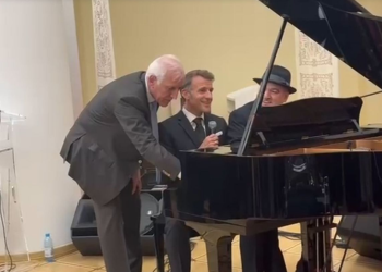 Emmanuel Macron chante La Bohème accompagné du Premier ministre arménien à la batterie, la vidéo fait le tour des réseaux