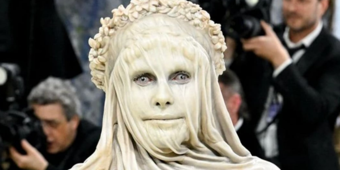 « Effrayante » : méconnaissable, cette star mondiale choque le monde entier avec son costume « sinistre » au Met gala