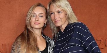 « Ça pourrait être assez sympa » : Estelle Lefébure et sa fille Emma Smet bientôt réunies à l&rsquo;écran ? (ZAPTV)
