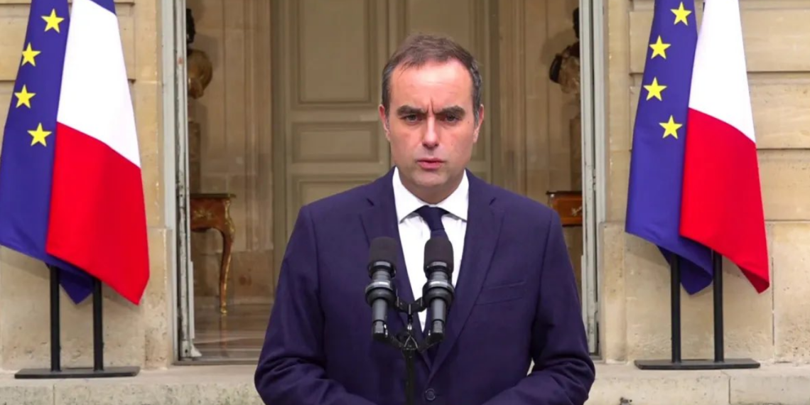 Un des Français rapatriés présente des symptômes, Sébastien Lecornu annonce