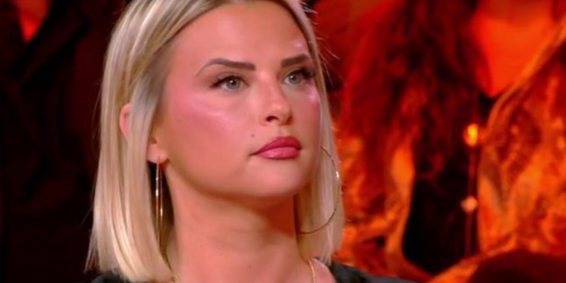 “Moi, je ne compte plus” : Kelly Vedovelli enceinte et “2 mois alitée”, ses lourdes révélations sur sa grossesse difficile