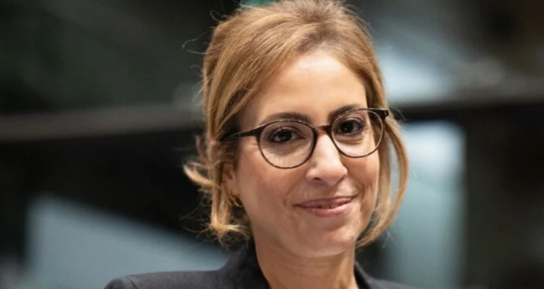 Léa Salamé lynchée à Cannes après un geste jugé déplacé : « Choquant de la part d&rsquo;une personne publique »