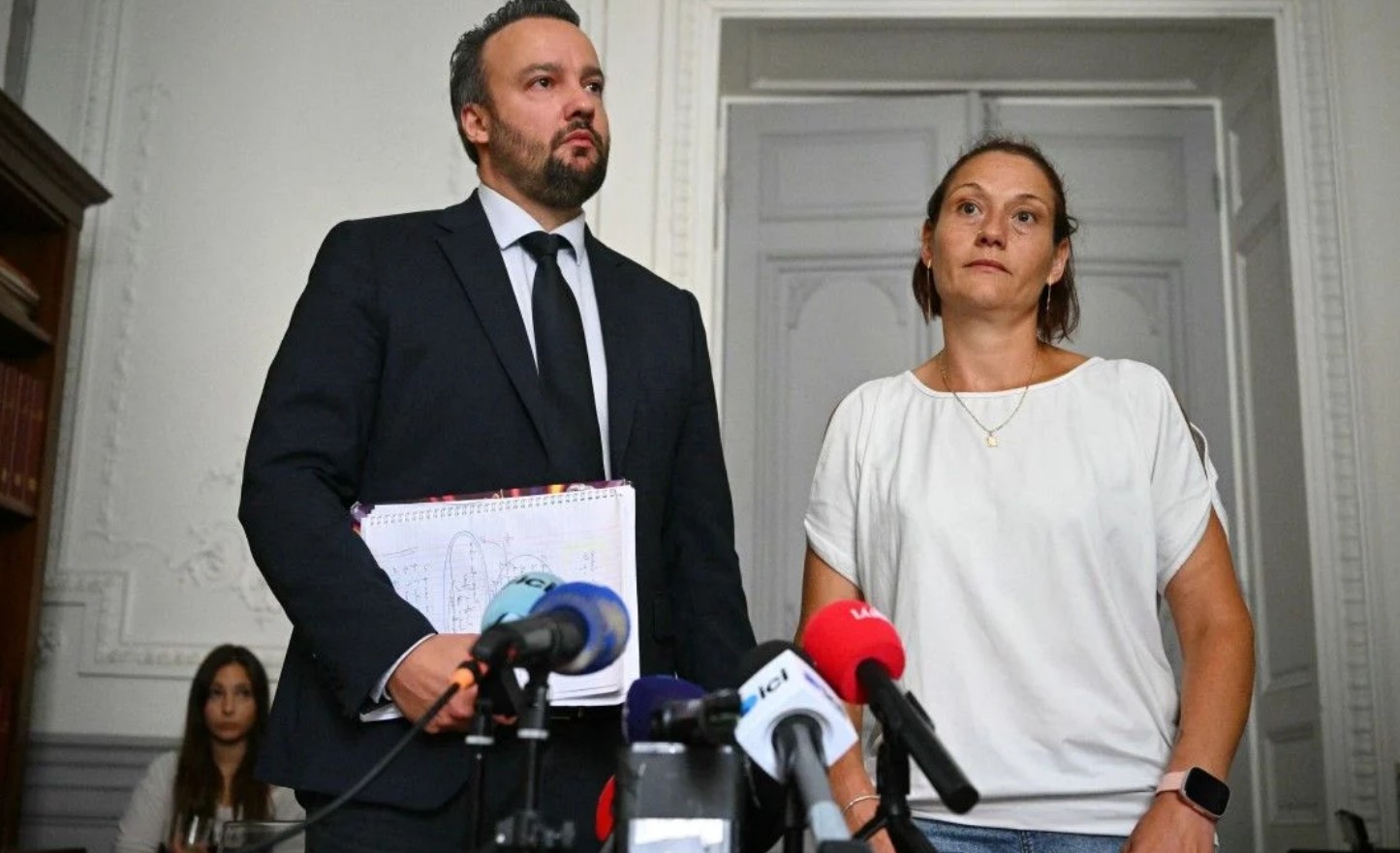 Affaire de Lyhanna: la mère de Rosa, 12 ans et accusant Jérôme Barella, va attaquer l'État en justice 2 Affaire de Lyhanna: la mère de Rosa, 12 ans et accusant Jérôme Barella, va attaquer l'État en justice Affaire de Lyhanna la mere de Rosa 1 mère de Rosa