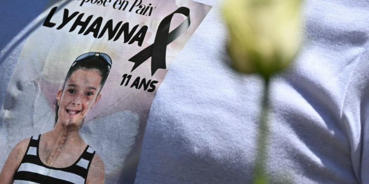 Affaire de Lyhanna: la mère de Rosa, 12 ans et accusant Jérôme Barella, va attaquer l'État en justice 1 Affaire de Lyhanna: la mère de Rosa, 12 ans et accusant Jérôme Barella, va attaquer l'État en justice Affaire de Lyhanna la mere de Rosa 4 mère de Rosa