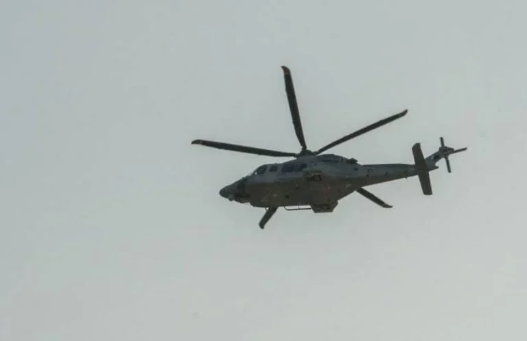 Deux hélicoptères se percutent et font six décès (4)