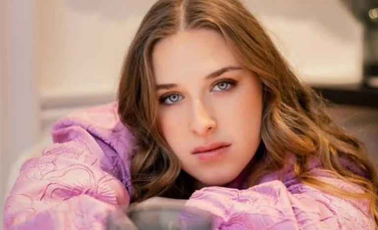 Helena Bailly (4)