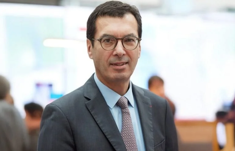 Le ministre du Travail plaide pour les tenues légères (1)