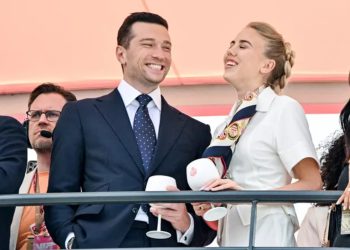 Dans les loges du Grand Prix de Monaco, Maria Carolina de Bourbon des Deux-Siciles et Jordan Bardella ne se cachent plus
