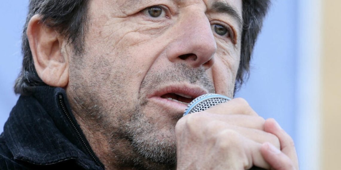 Patrick Bruel cash sur la fin de sa carrière : "Une punition", il ne mâche pas ses mots après les rumeurs 3 Patrick Bruel cash sur la fin de sa carrière : "Une punition", il ne mâche pas ses mots après les rumeurs Affaire Patrick Bruel : Le chanteur a été présenté à des juges, le parquet demande son incarcération
