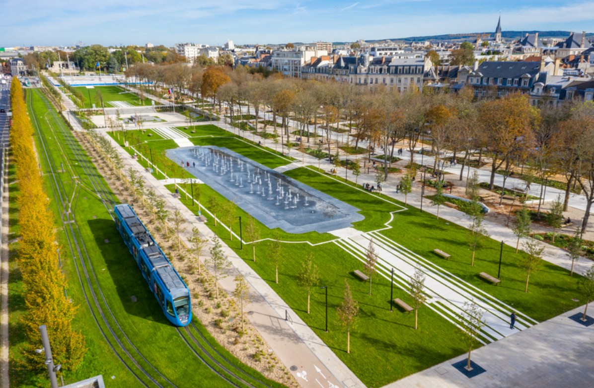 bebe sur les Promenades a Reims2 Reims