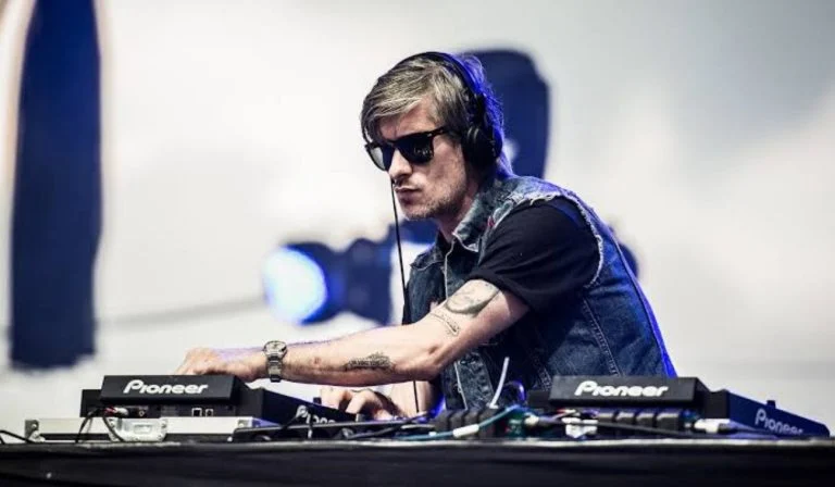 Kavinsky (1)