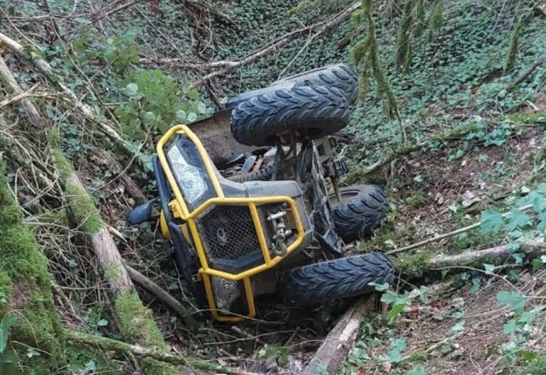 Leur quad a chuté dans un ravin (4)