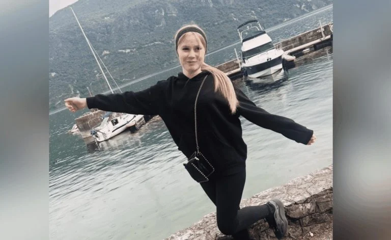 Une jeune fille de 16 ans