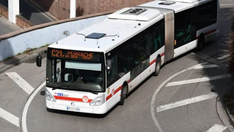 cercueil dans un bus TCL à Lyon (5)