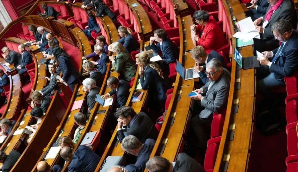 l’Assemblée (2) l’Assemblée (2)