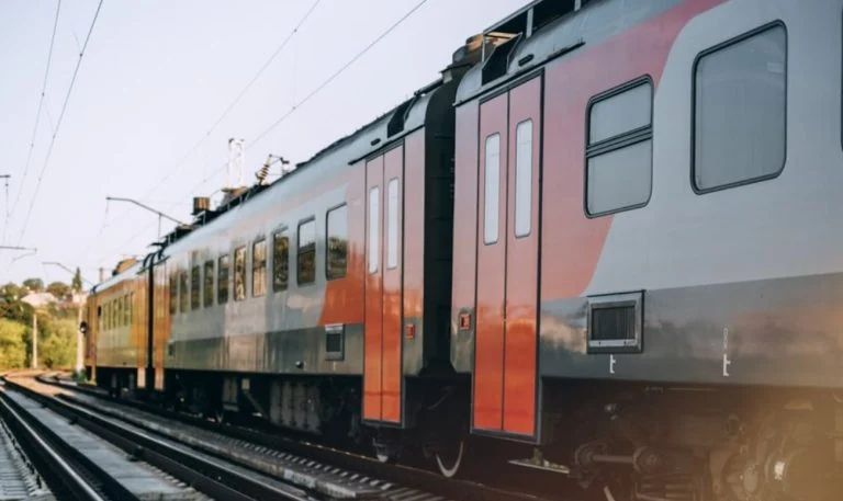 train (4)