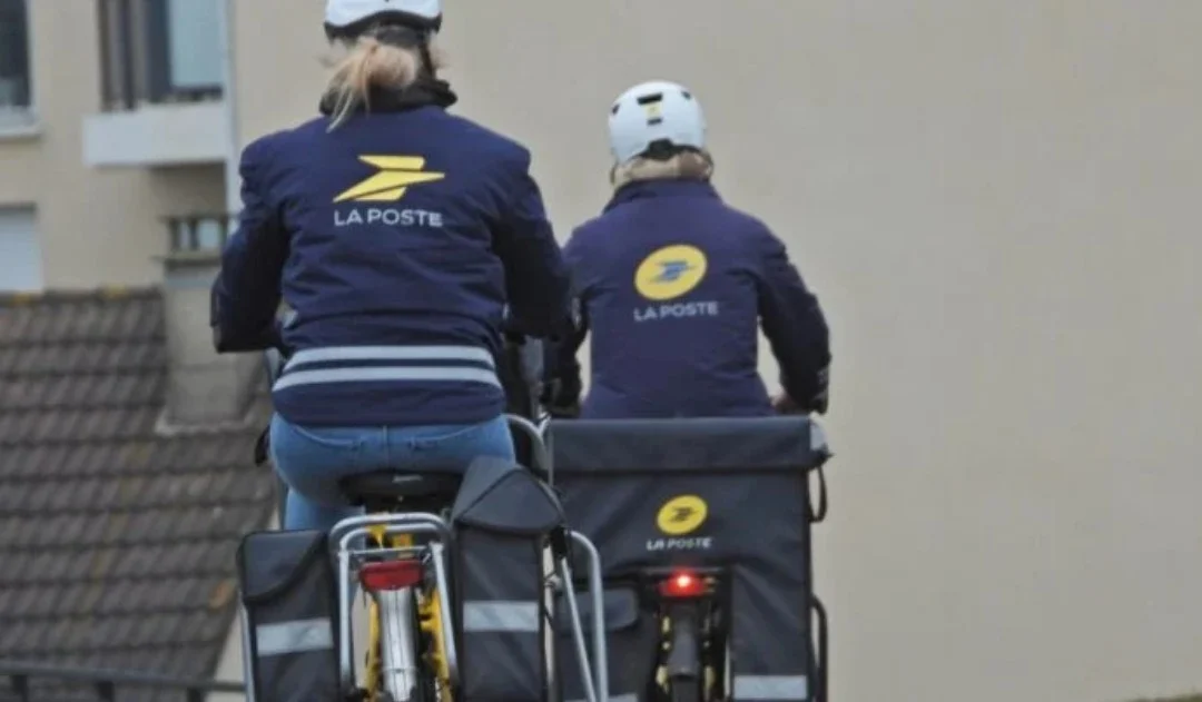 La Poste (4) La Poste (4)
