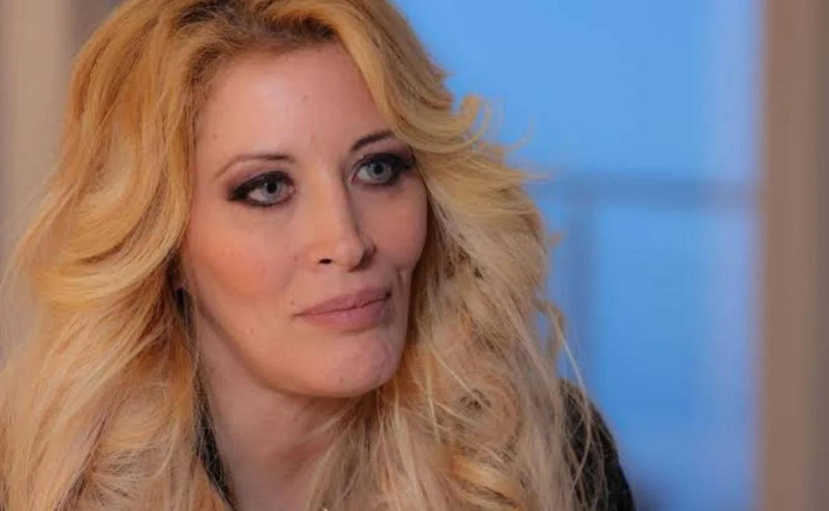 Loana (4) Loana (4)