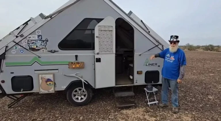 eugene-71-ans-parcourt-les-etats-unis-en-caravane- cover