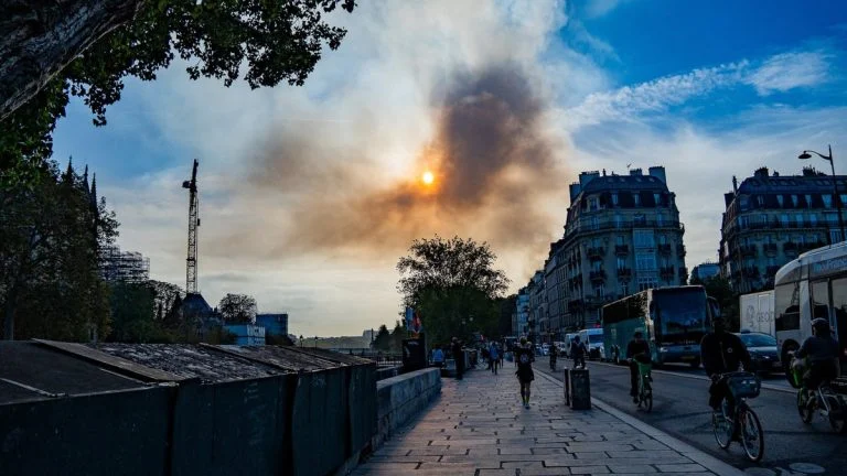incendie-pres-de-la-gare-d-austerlitz-un-immeuble- cover