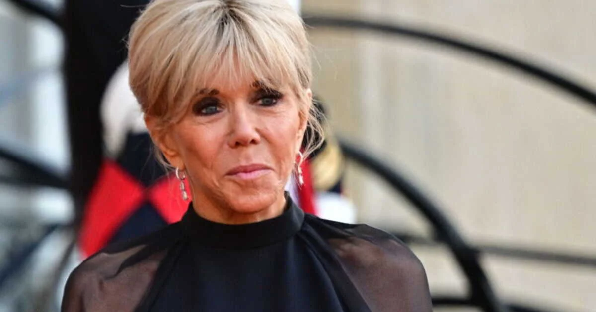 pancarte-insultante-sur-france-2-des-telespectateu-cover pancarte-insultante-sur-france-2-des-telespectateu cover